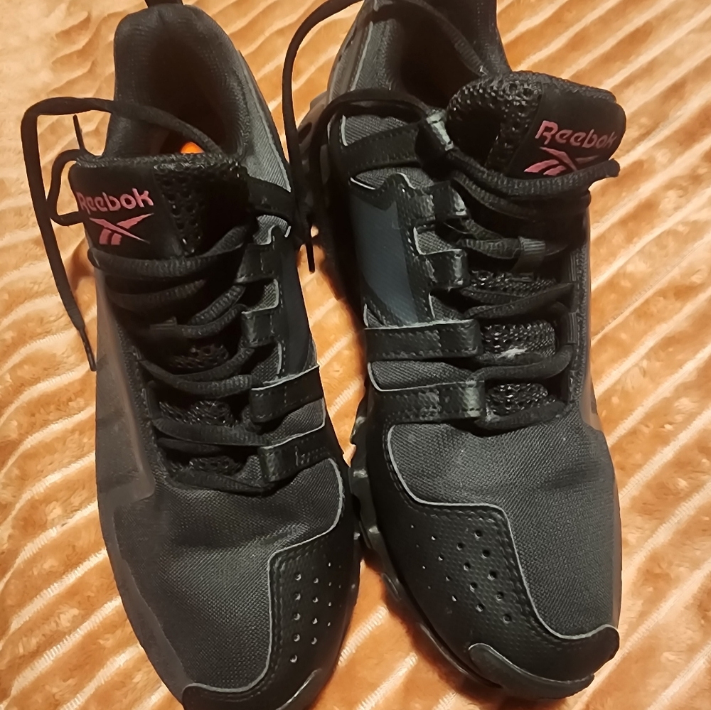 Reebok - Picture 4 of 5